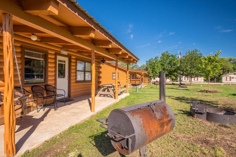 River Bluff Cabins Rio Frio エクステリア 写真