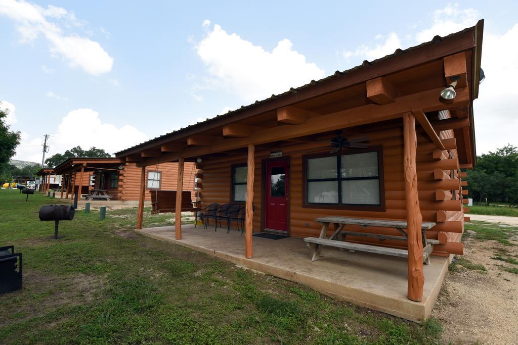 River Bluff Cabins Rio Frio エクステリア 写真